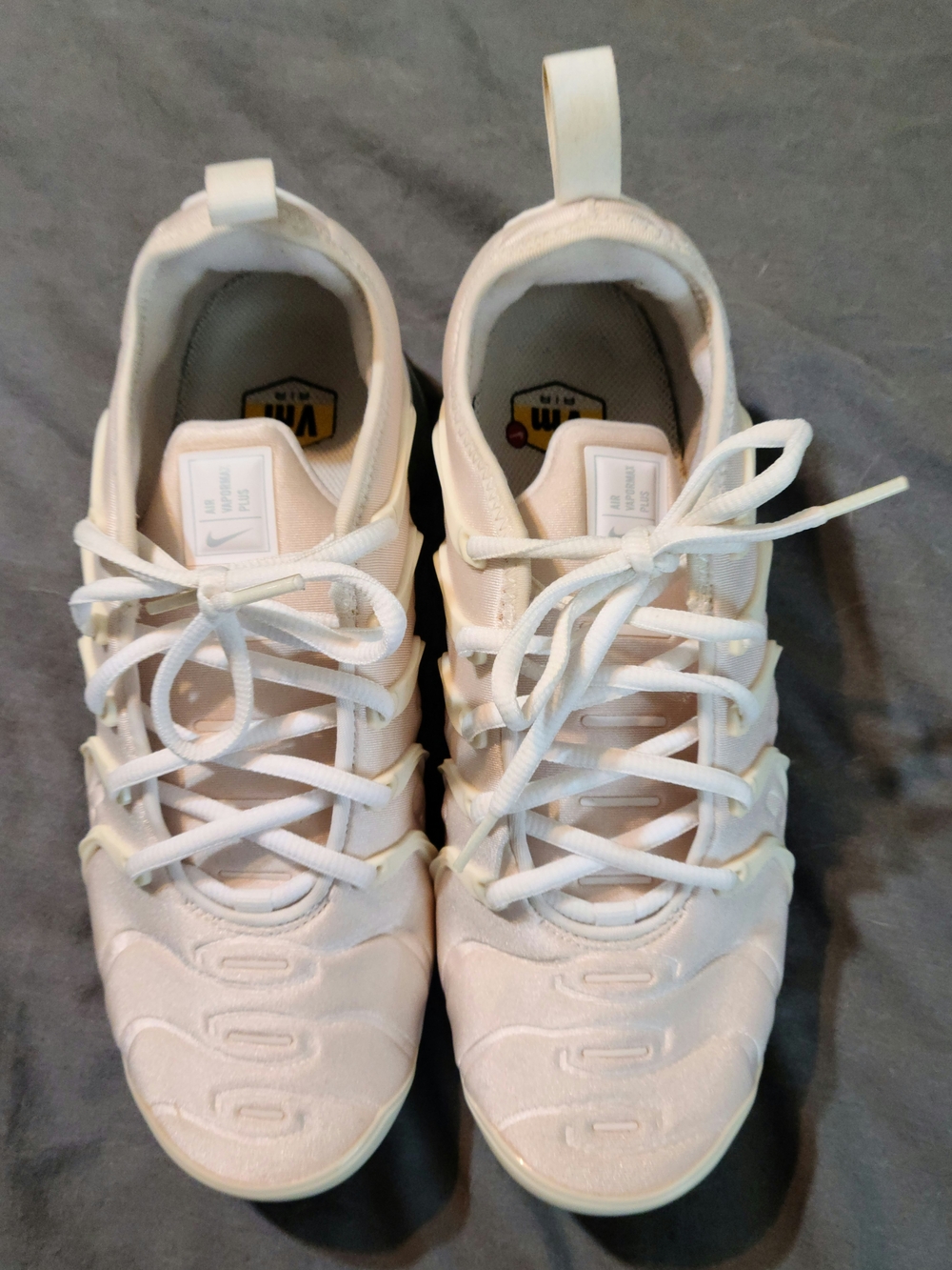 Men's White Nike Air Vapor MAX Sneakers - Clean Lace-Up Comfort